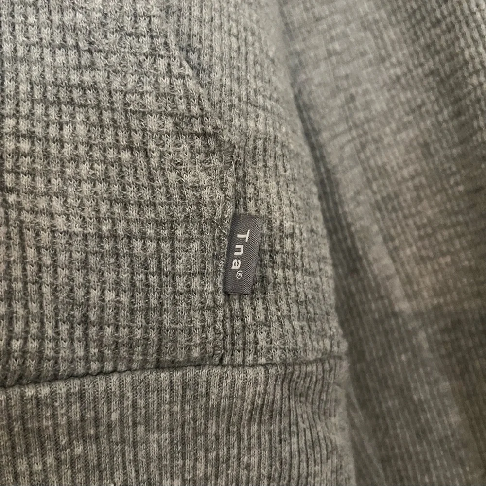 Aritzia Tna Heather Dover Gray Waffle Zip Hoodie Cropped XS - Picture 4 of 6